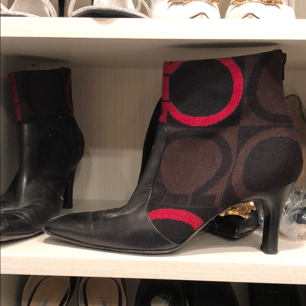 🔴 Ferragamo Logo booties Size 10 🔴